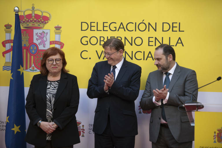 La delegada del Gobierno, Gloria Calero, junto a Puig y Ábalos el día de su presentación. Foto: KIKE TABERNER