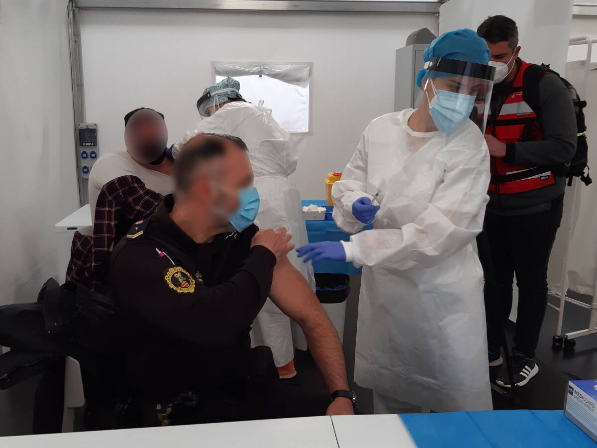 Vacunación de policías en València. Foto: GVA