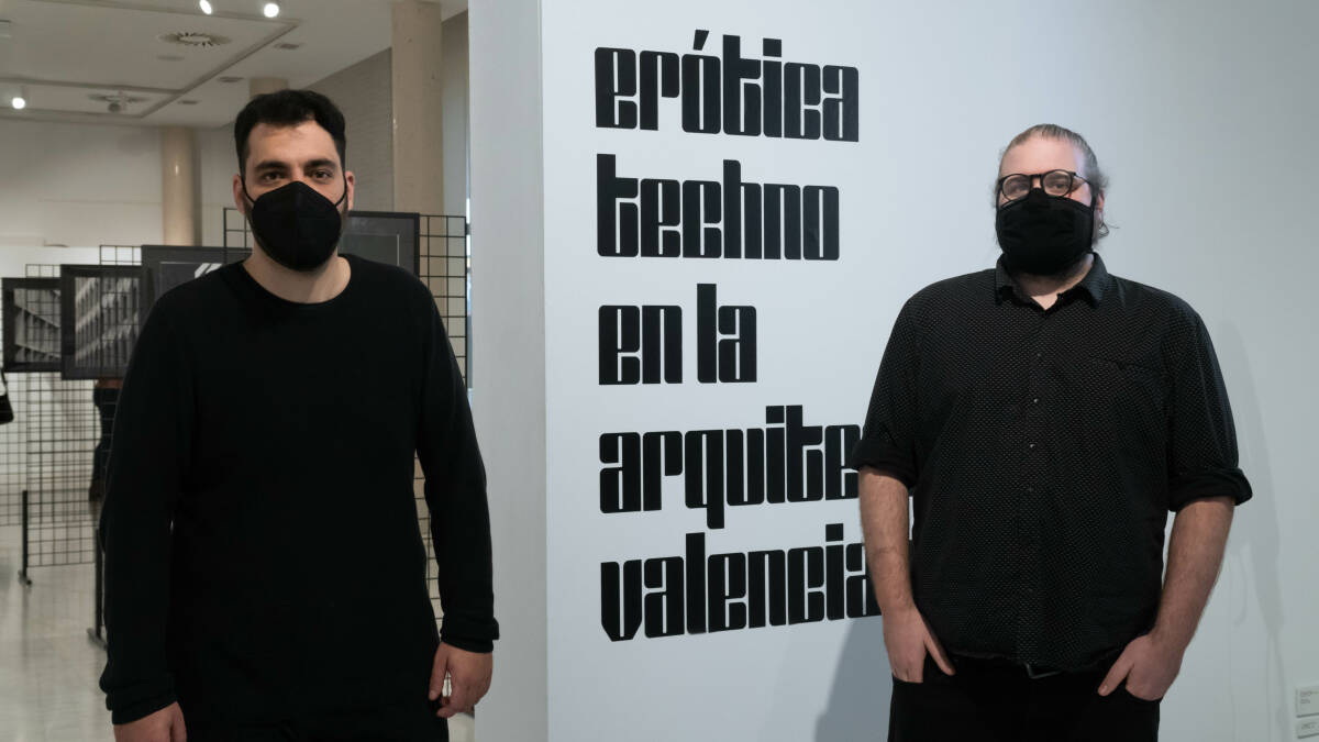 Ricardo Ruiz y Daniel Escobedo, responsables de la exposición, en la rueda de prensa.