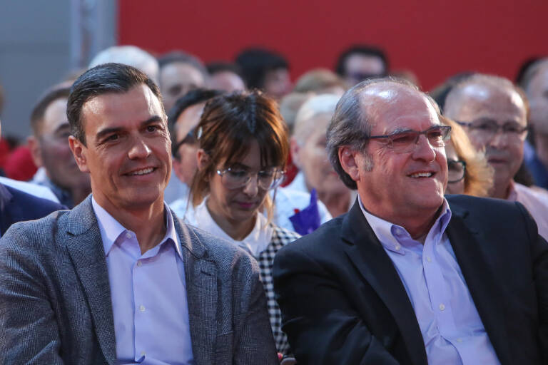 Pedro Sánchez y Ángel Gabilondo. Foto: RICARDO RUBIO/EP