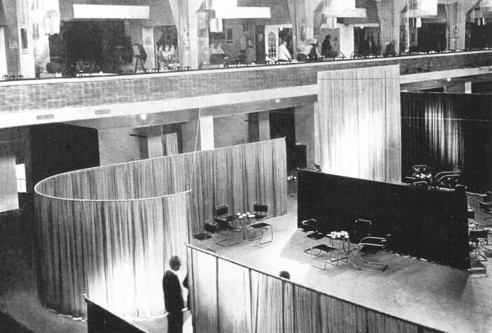 Als últims anys s'està descobrint com la dissenyadora Lilly Reich havia quedat conscientment eclipsada per la seua parella, l'arquitecte alemany Mies van der Rohe. Fins ara, Reich només estava vinculada en un segon plànol als dissenys més efímers i de xicoteta escala de l’arquitecte.