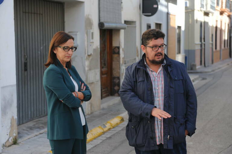 Àlex Ruiz, aspirante al liderazgo, junto a la vicepresidenta de la Diputación, María José Amigó, afín a Micó. Foto: DIVAL