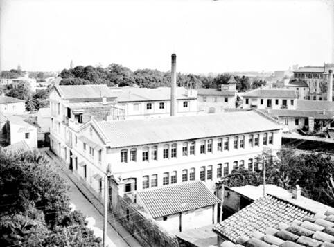 L'antiga fàbrica tèxtil va donar pas al Kasal Popular Flora al barri de la Trinitat de València. Foto Arxiu de la Conselleria d'Educació, Cultura i Esport.