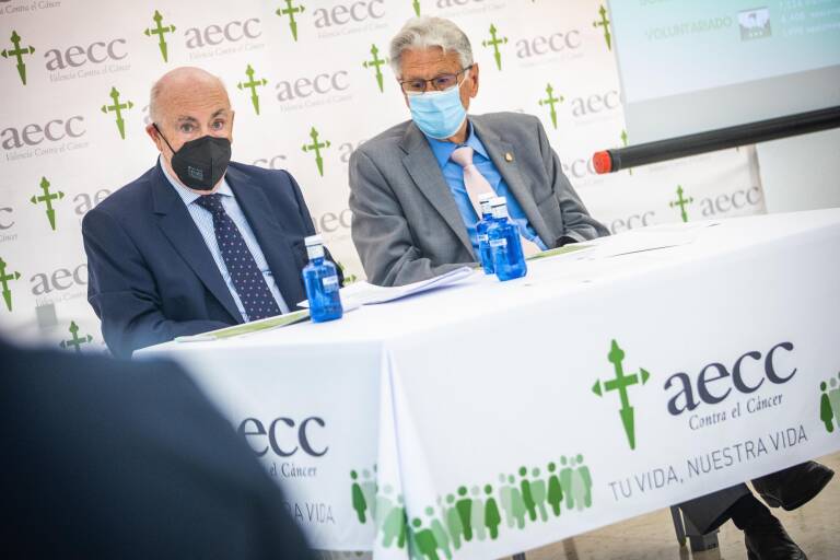 Tomás Trénor, presidente de AECC Valencia, y Antonio Llombart, vicepresidente de AECC Valencia, durante la presentación.
