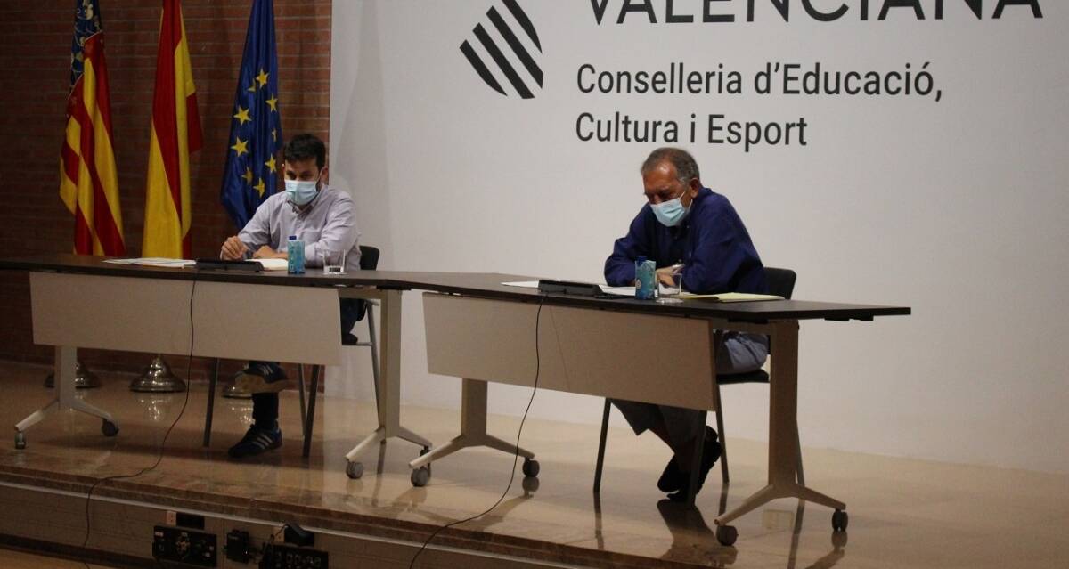 Vicent Marzà, conseller de Educación, Cultura y Deporte y Miguel Soler, secretario autonómico de Educación. Foto: GVA. 