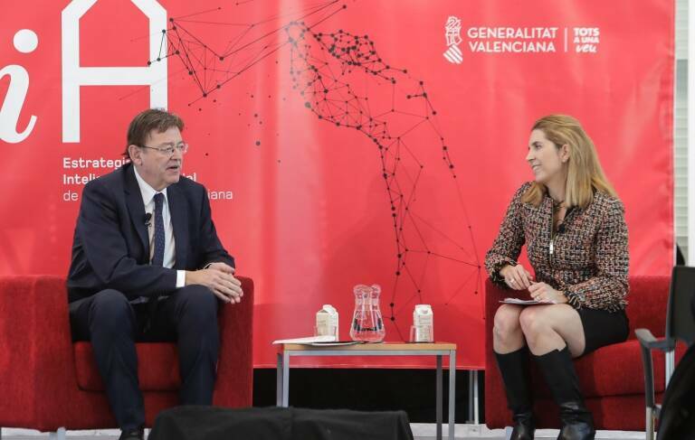 El presidente de la Generalitat, Ximo Puig, y la comisionada por la IA, Nuria Oliver. Foto: GVA