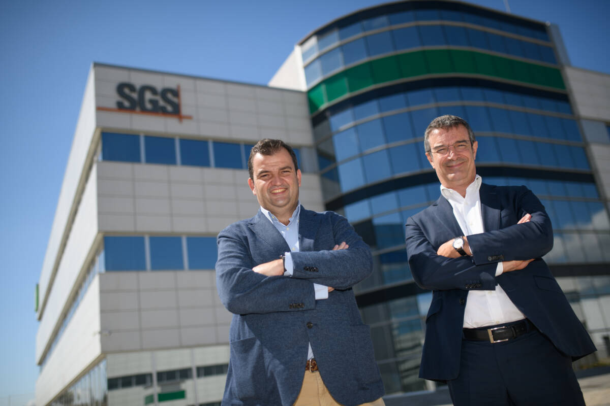 Pablo García, director regional Levante de SGS, y Alejandro González, director de SGS en España, en las nuevas oficinas de la compañía. Fotos: Kike Taberner