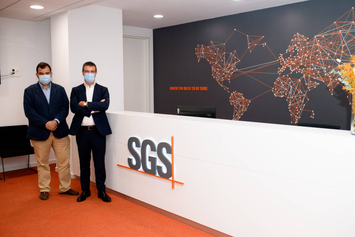 Pablo García, director regional Levante de SGS, y Alejandro González, director de SGS en España, en las nuevas oficinas de la compañía. Fotos: Kike Taberner