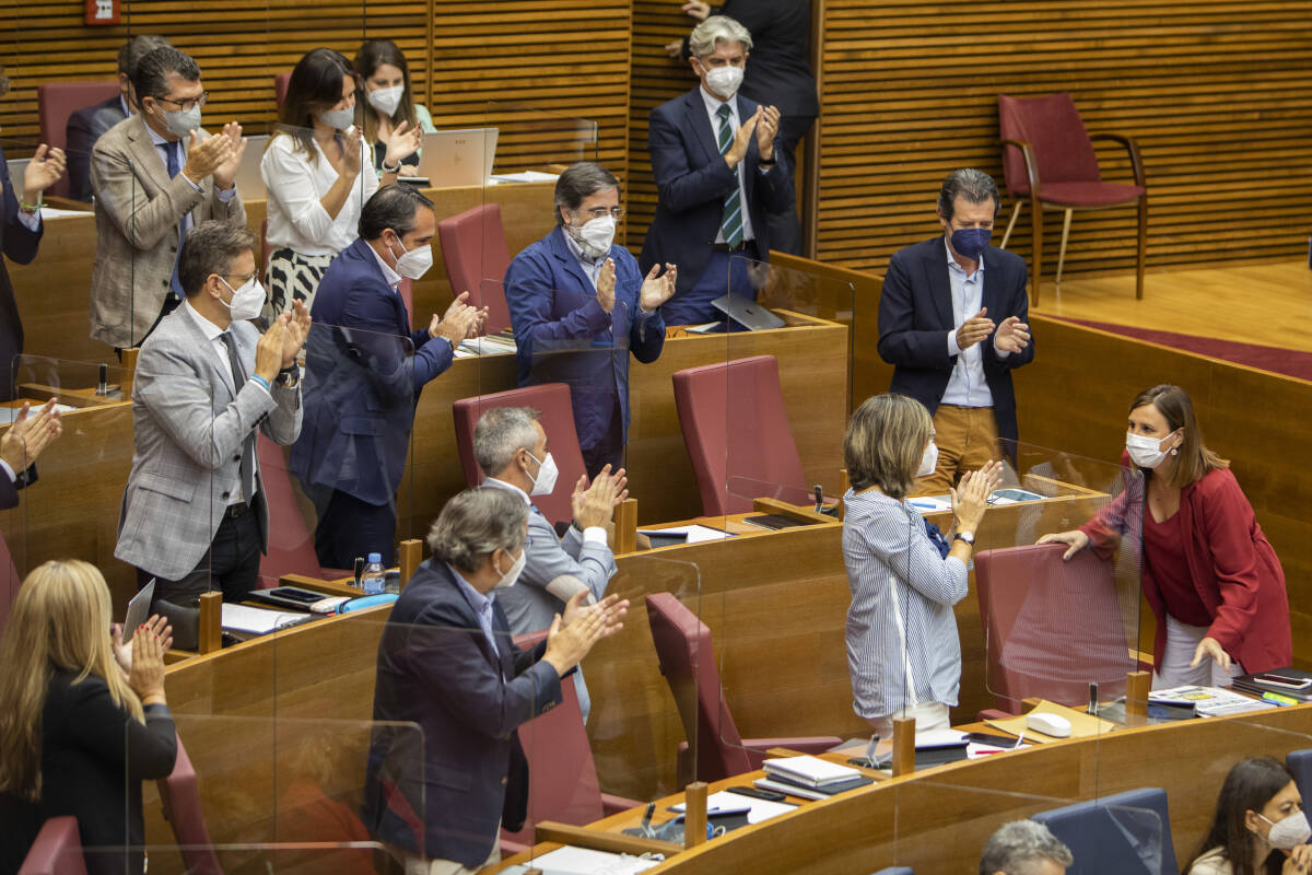 Catalá, junto al resto del grupo parlamentario. Foto: EVA MÁÑEZ