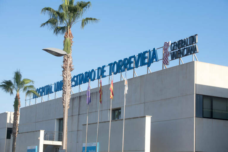 Hospital de Torrevieja. Foto: RAFA MOLINA