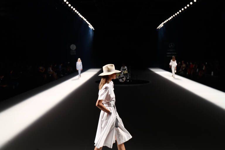 Desfile de Ángel Schlesser para la temporada primavera/verano 2021 durante la 72ª Edición de la Mercedes-Benz Fashion Week Madrid. Foto: Óscar J.Barroso/AFP7 / Europa Press