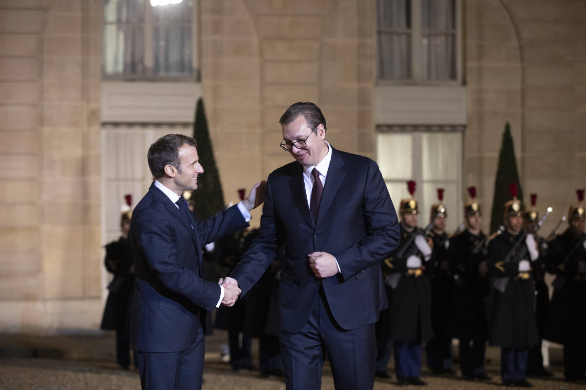 Emmanuel Macron, presidente de Francia, y  Aleksandar Vucic, presidente de Serbia. Foto: Hatim Kaghat / BELGA / dpa 