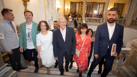 Joan Ribó junto a varios de los concejales de Compromís en el Ayuntamiento de València.
