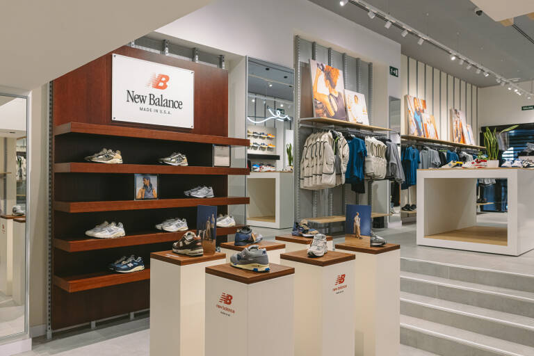 La firma deportiva New abre en València su primera tienda propia en España - Valencia Plaza