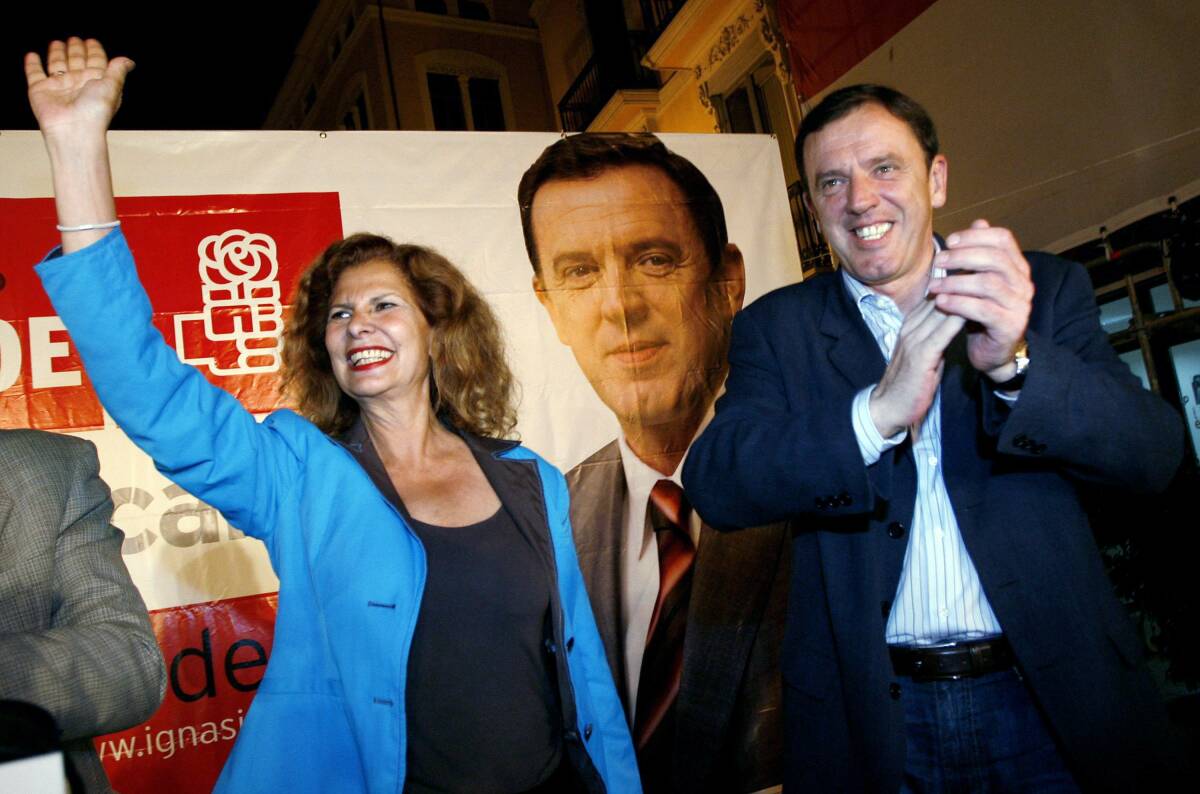 Carmen Alborch y Joan Ignasi Pla, en campaña electoral. Foto: EFE/KAI FÖRSTERLING