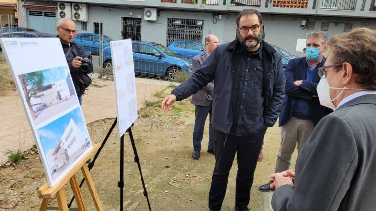 Miguel Mínguez visita la zona de obras del Centro Sanitario Integrado de Algemesí. Foto: GVA