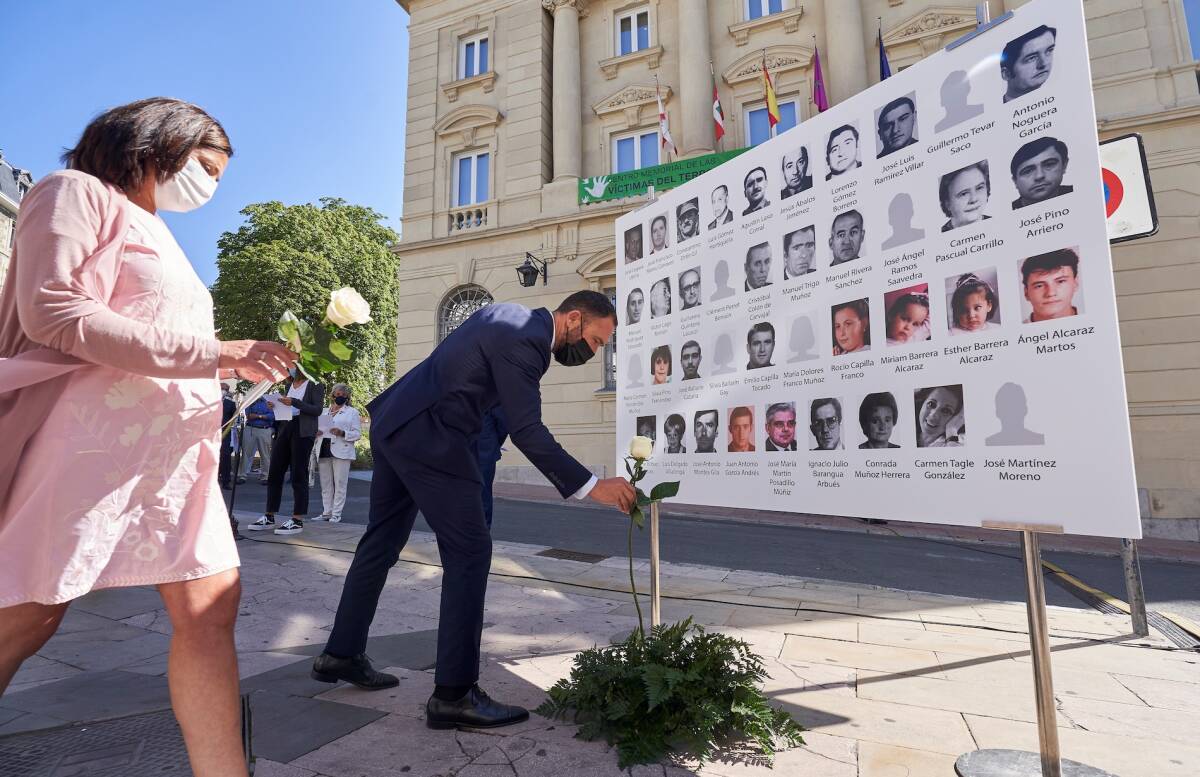Homenaje en Vitoria a las víctimas de Henri Parot, en 2013. Foto: EFE/ANDRÉS RUIZ-HIERRO
