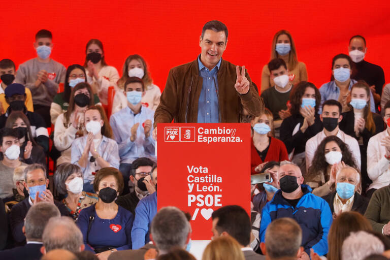 Pedro Sánchez en el cierre de campaña del PSOE para las elecciones de CyL. Foto: PHOTOGENIC/CLAUDIA ALBA/EP