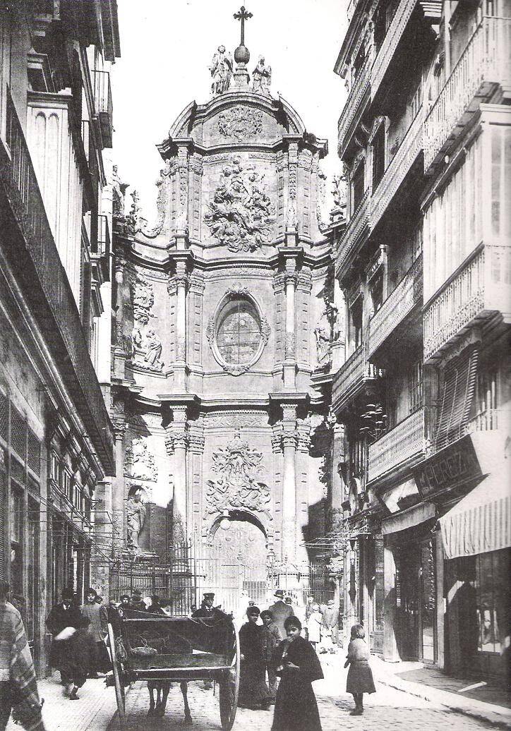 Calle de Zaragoza y puerta de los hierros antes del derribo de las viviendas.