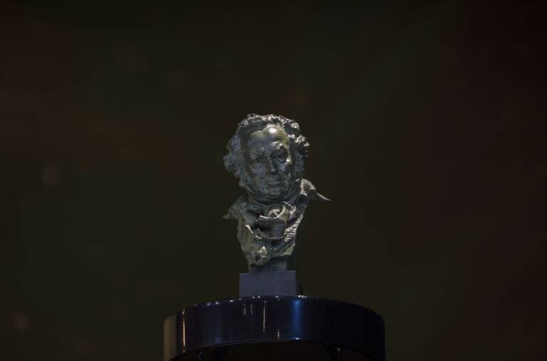 El escultor de los Goya critica a la Academia por no sacar a concurso el  nuevo diseño de las estatuillas