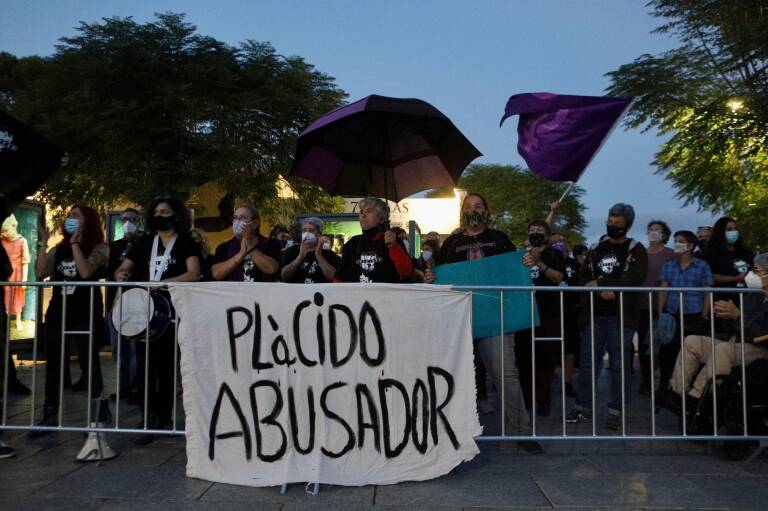 Concentración frente al concierto de Plácido Domingo en Mérida. Foto: JORGE ARMESTAR / EUROPA PRESS