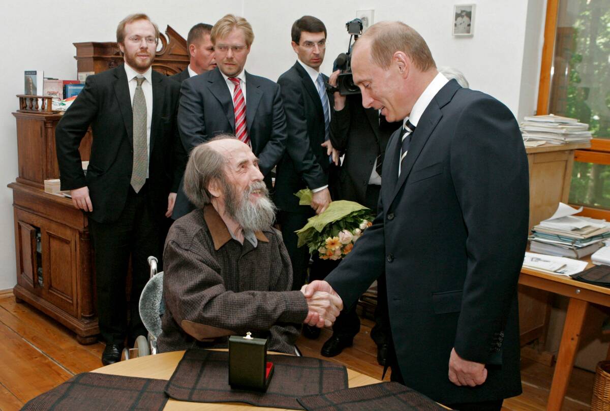 Solzhenitsyn y Putin, en casa del primero, en 2007. Foto: MIKHAIL KLIMENTYEV/POOL/EFE