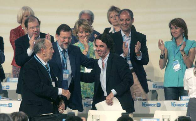 Fraga, Rajoy, Aguirre, Aznar, Camps y De Cospedal en el congreso de València de 2008. Foto: EFE