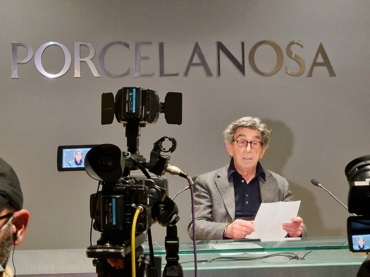 Héctor Colonques, durante la rueda de prensa convocada este martes de manera urgente. (Foto: Antonio Pradas)