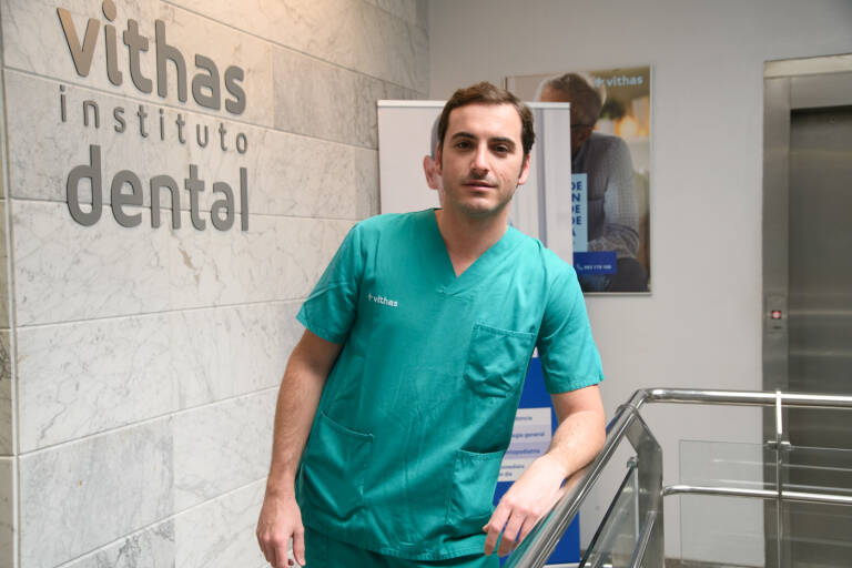 El doctor Carlos Baró Alonso, cirujano maxilofacial, es el responsable de la unidad en Vithas Valencia 9 de Octubre. Foto: KIKE TABERNER