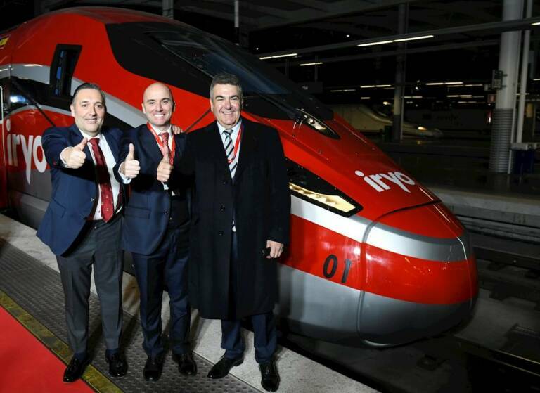 Víctor Bañares, director general de Ilsa; Simone Gorini, CEO; y Carlos Bertomeu, presidente. Foto: EFE / Victor Lerena