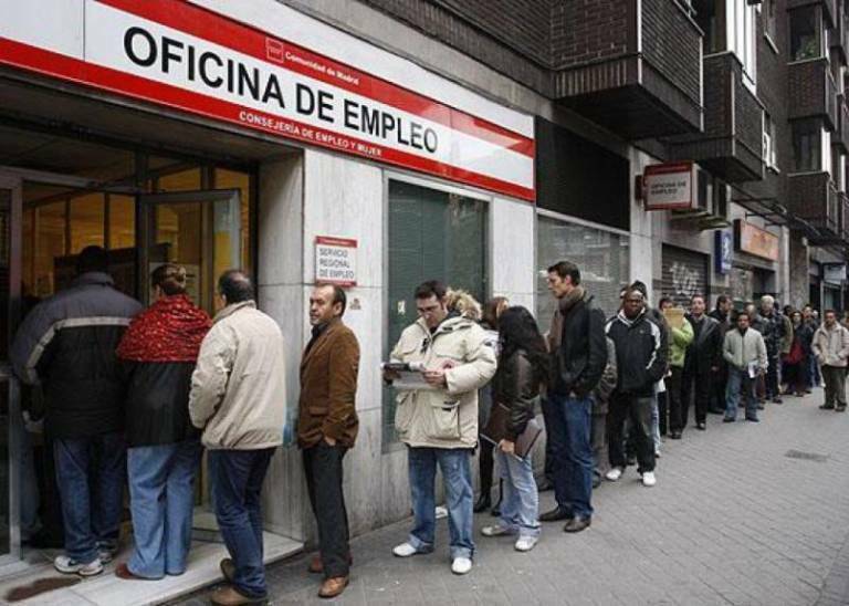 El paro cae en España por debajo de los tres millones por primera vez
