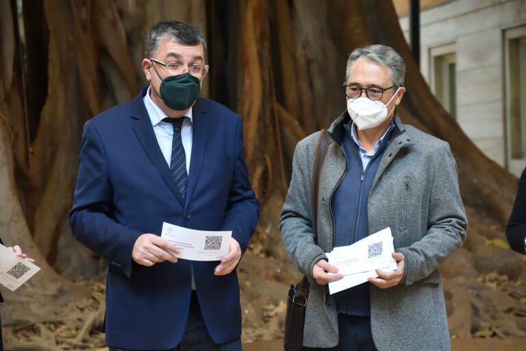El presidente de Les Corts, Enric Morera, y el síndic major, Vicent Cucarella. Foto: CORTS/INMA CABALLER