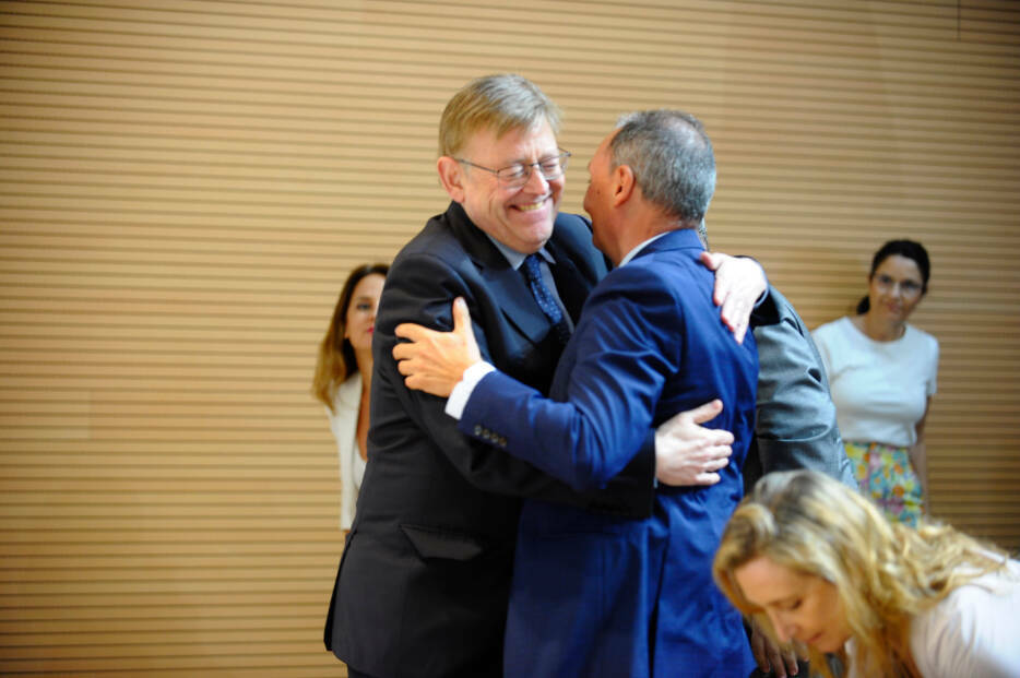 Ximo Puig con el presidente de la CEV, Salvador Navarro. Foto: DANIEL DUART