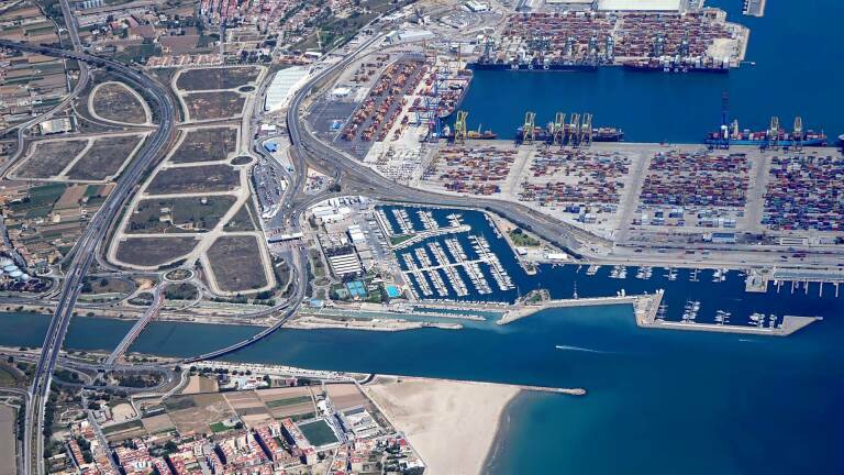 Vista general de la ZAL junto al puerto de València. Foto: VALENCIAPORT