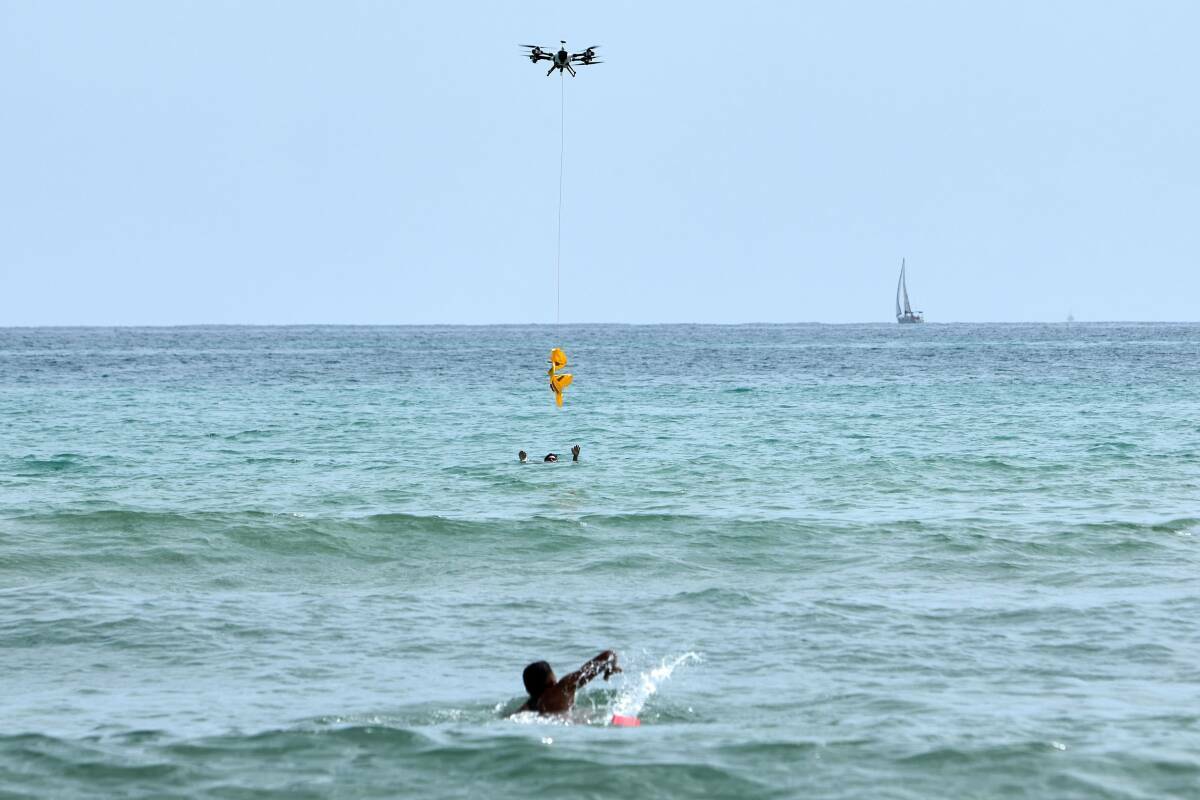 Rescate mediante un dron con un chaleco salvavidas. Foto: General Drones