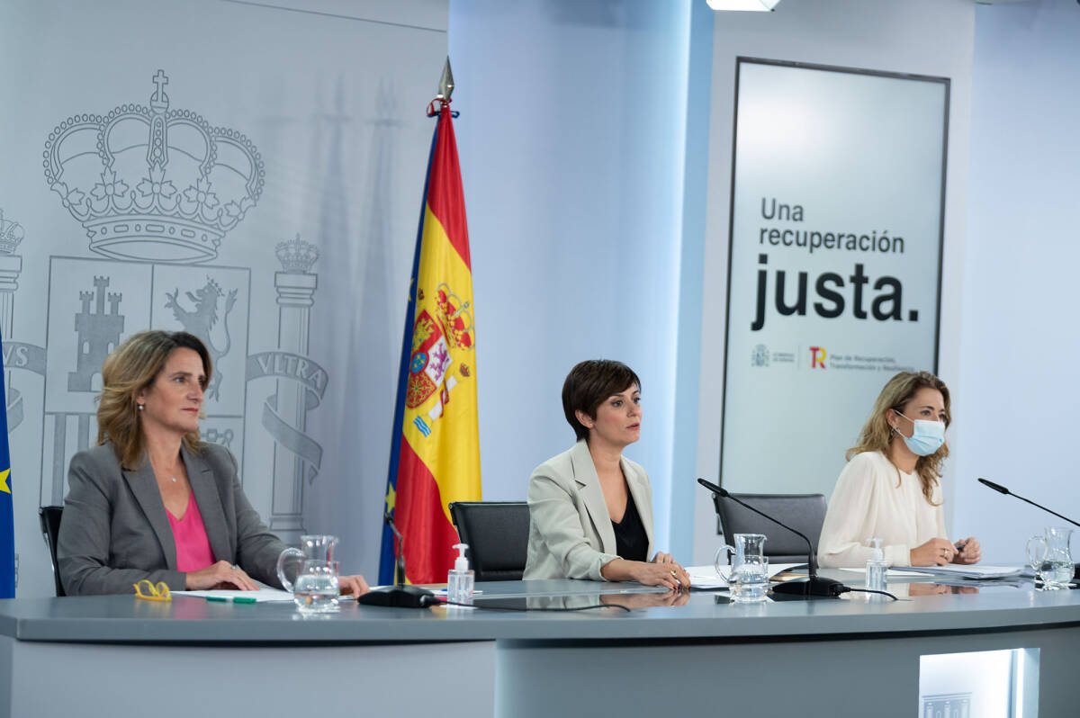 Las ministras Teresa Ribera, Isabel Rodríguez y Raquel Sánchez. Foto: MONCLOA