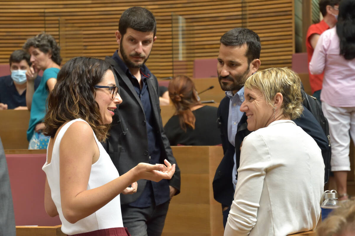 Los diputados de Compromís Aitana Mas, Papi Robles, Vicent Marzà y Carles Esteve. Foto: CORTS/INMA CABALLER