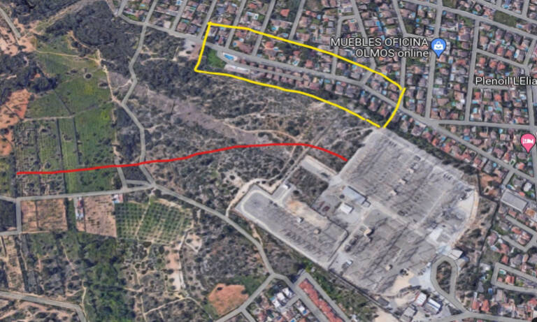 En rojo, el trazado de la MAT hasta la subestación; en amarillo, las viviendas residenciales más cercanas. Foto: Ajuntament de l'Eliana