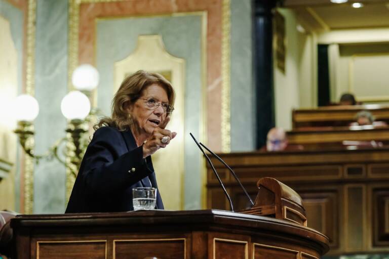 Elvira Rodríguez interviene durante una sesión plenaria en el Congreso. Foto: CARLOS LUJÁN/EP