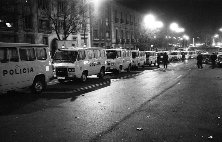 Aspecto exterior del Congreso de los Diputados ocupado por furgones policiales. Foto: EP/ARCHIVO