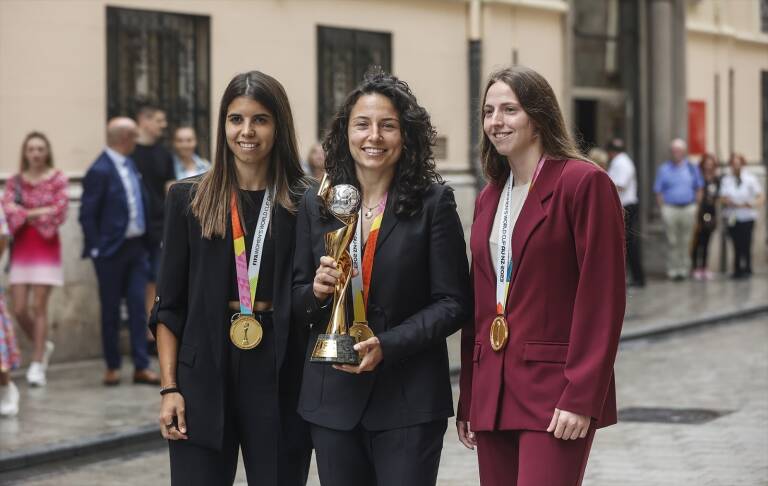 Las jugadoras de la Selección Femenina de Fútbol de España, Alba Redondo, Ivana Andrés y Enith Salón. Foto: EP/ROBER SOLSONA