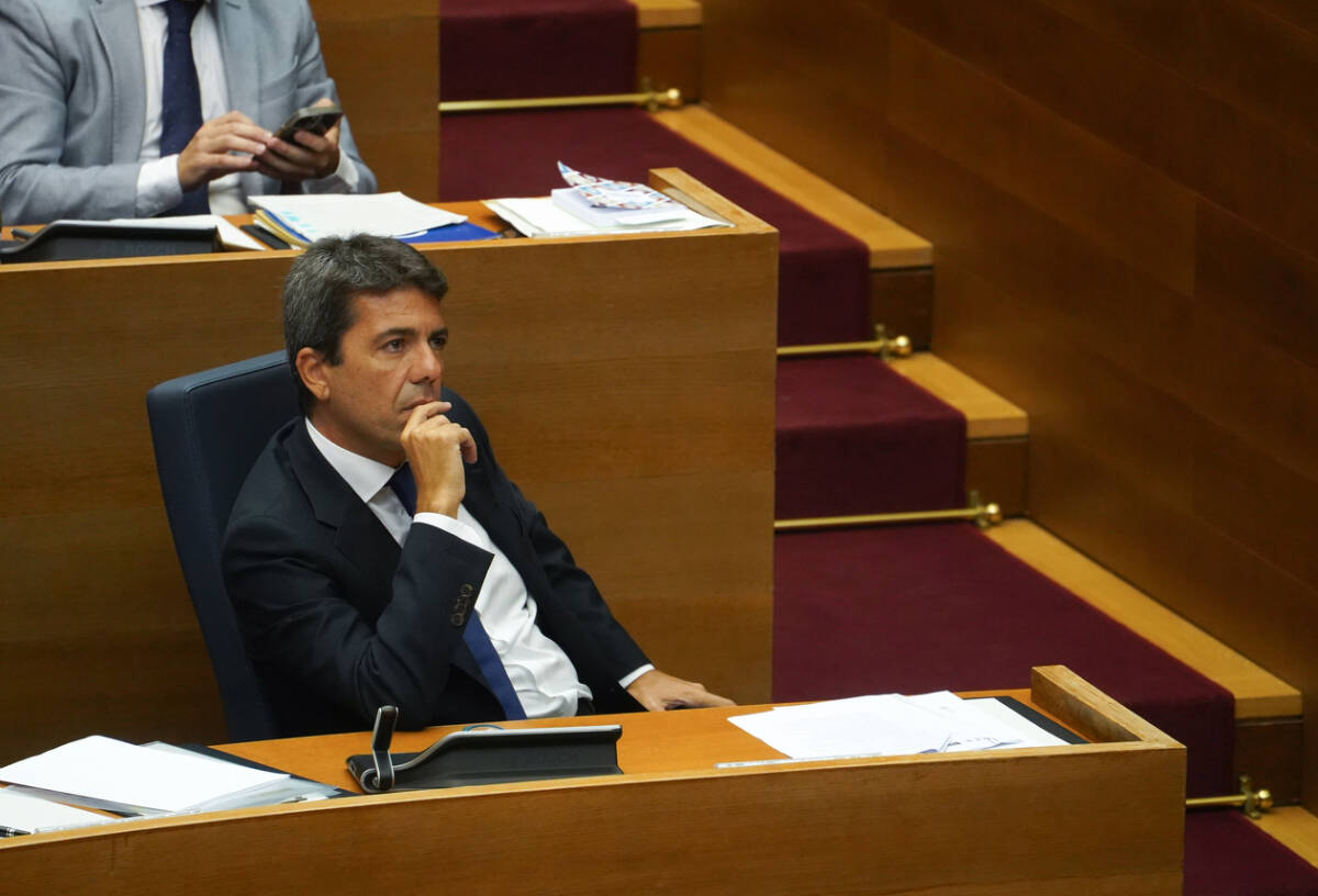 El presidente de la Generalitat, Carlos Mazón, en Les Corts. Foto: EDUARDO MANZANA
