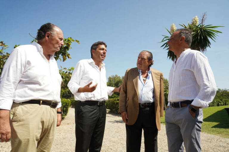Carlos Mazón, junto a empresarios valencianos. Foto: EDUARDO MANZANA 