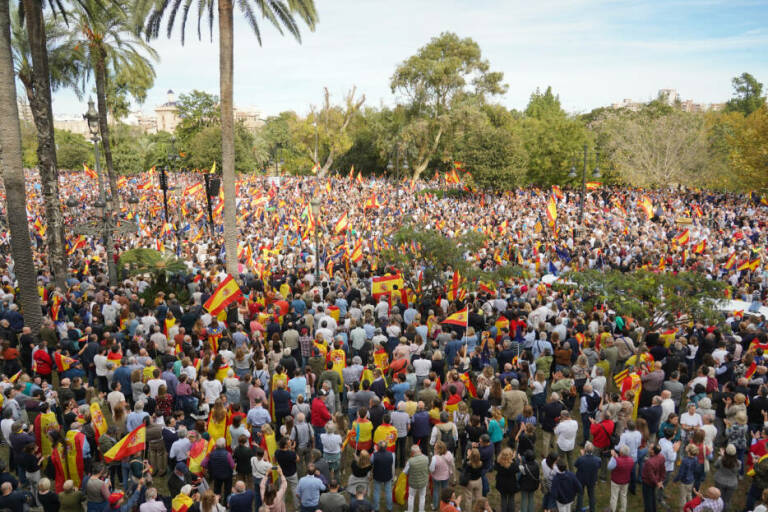 Manifestación del PP en València contra la amnistía. Foto: EDUARDO MANZANA