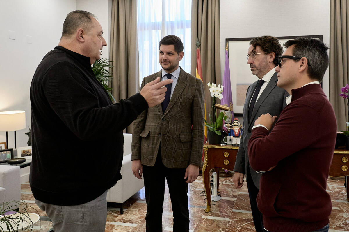Vicent Macarell y Jesús Martínez han mantenido un encuentro con el alcalde. Foto: Ajuntament de Gandia