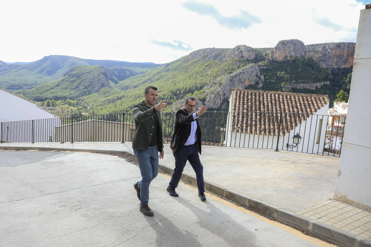 Vicent Mompó visita la Serranía. Foto: Diputació de València