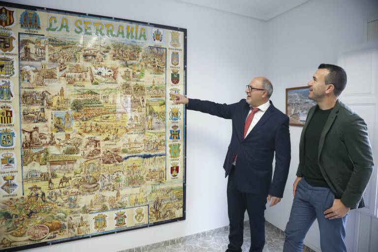 Vicent Mompó visita la Serranía. Foto: Diputació de València