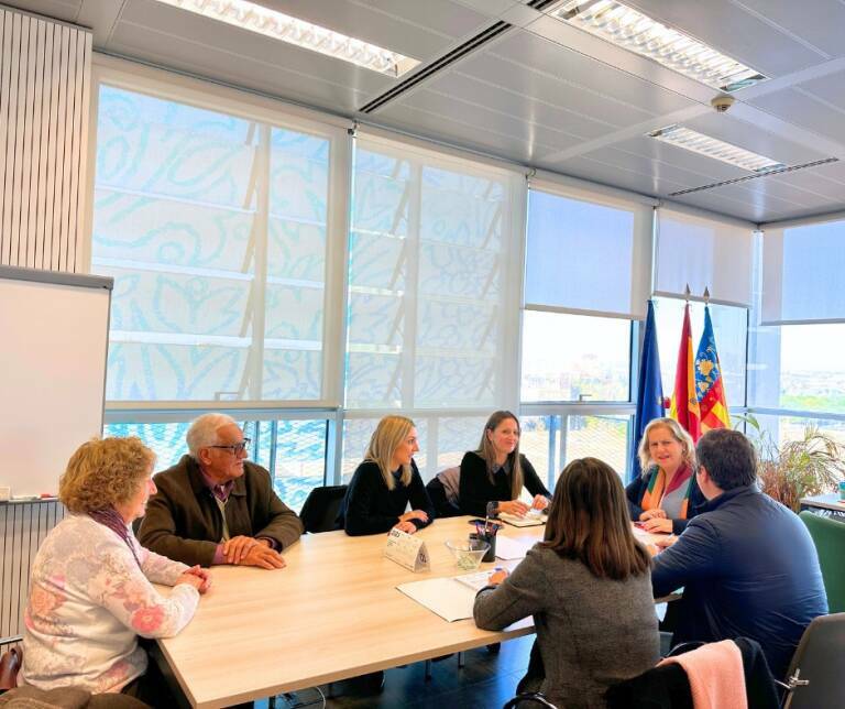 Foto de la reunión con Ramón-Llín desde la perspectiva del PSPV.