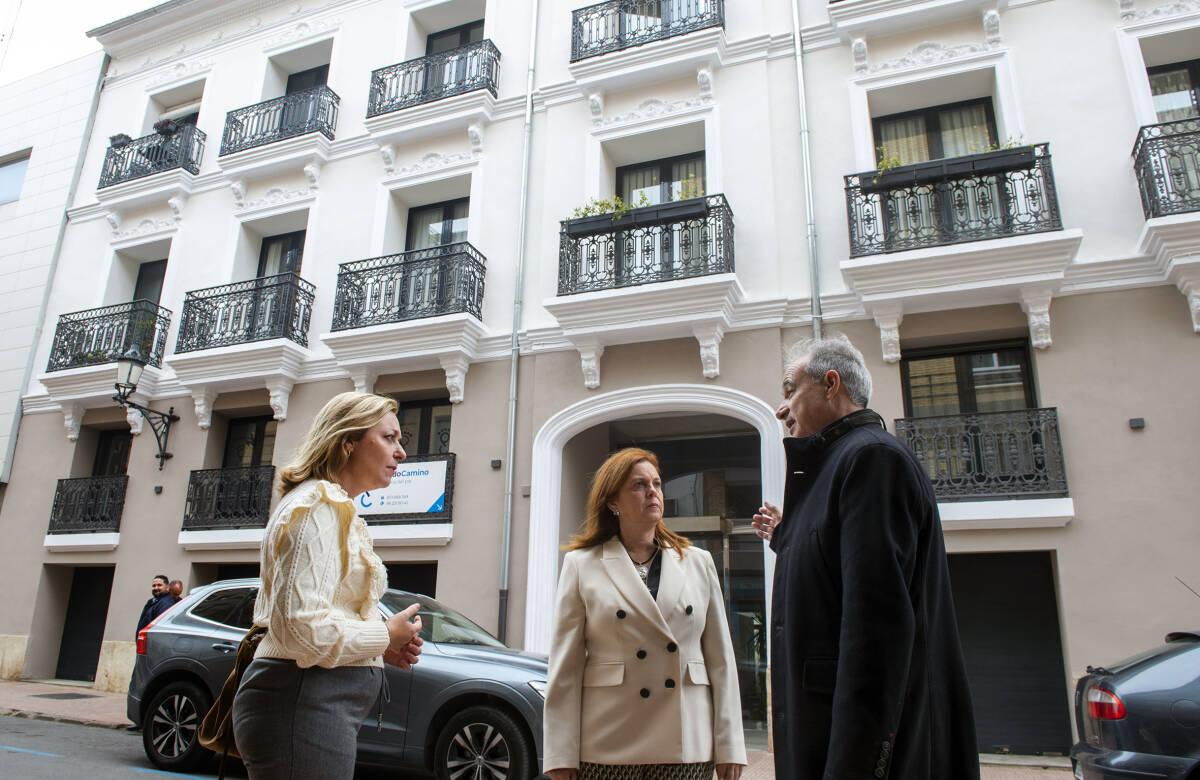 Natàlia Enguix y Reme Mazzolari visitan junto al alcalde distintas localizaciones. Foto: Diputación de Valencia