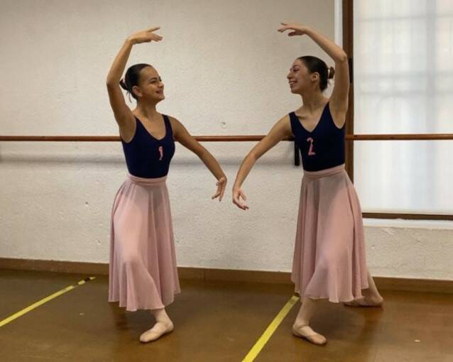 Cira y Lorena, alumnas del Grado 7. Foto: Maria Pilar Casabán.